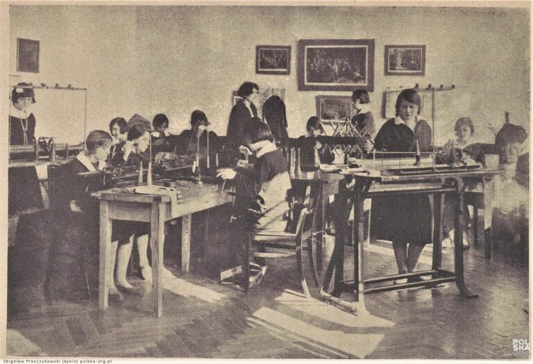 sala maszyn działu trykotarskiego 1929 rok